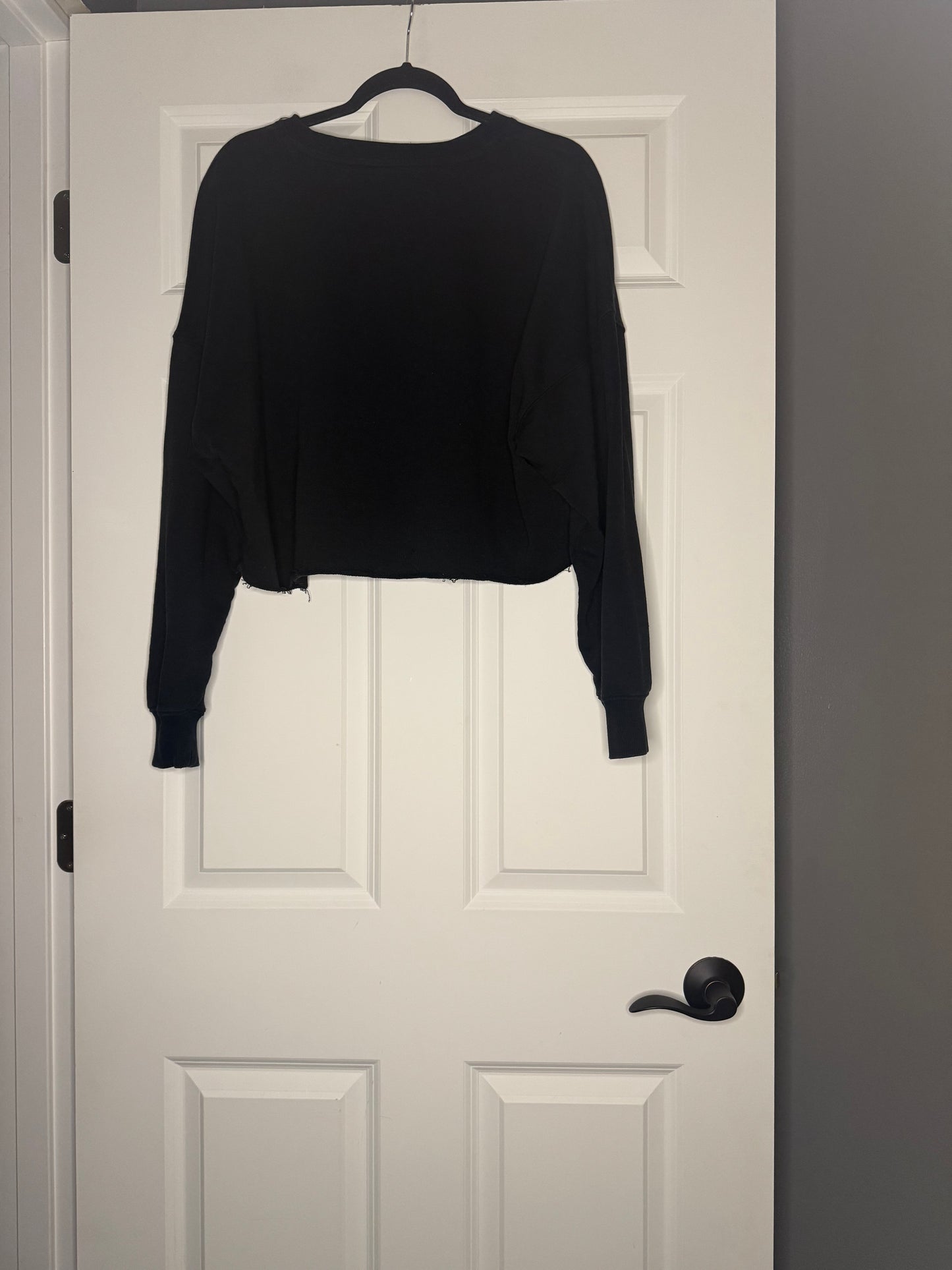 Gameday social Iowa Hawkeyes Owen crop sweatshirt fray hem black gold graphic worn once large