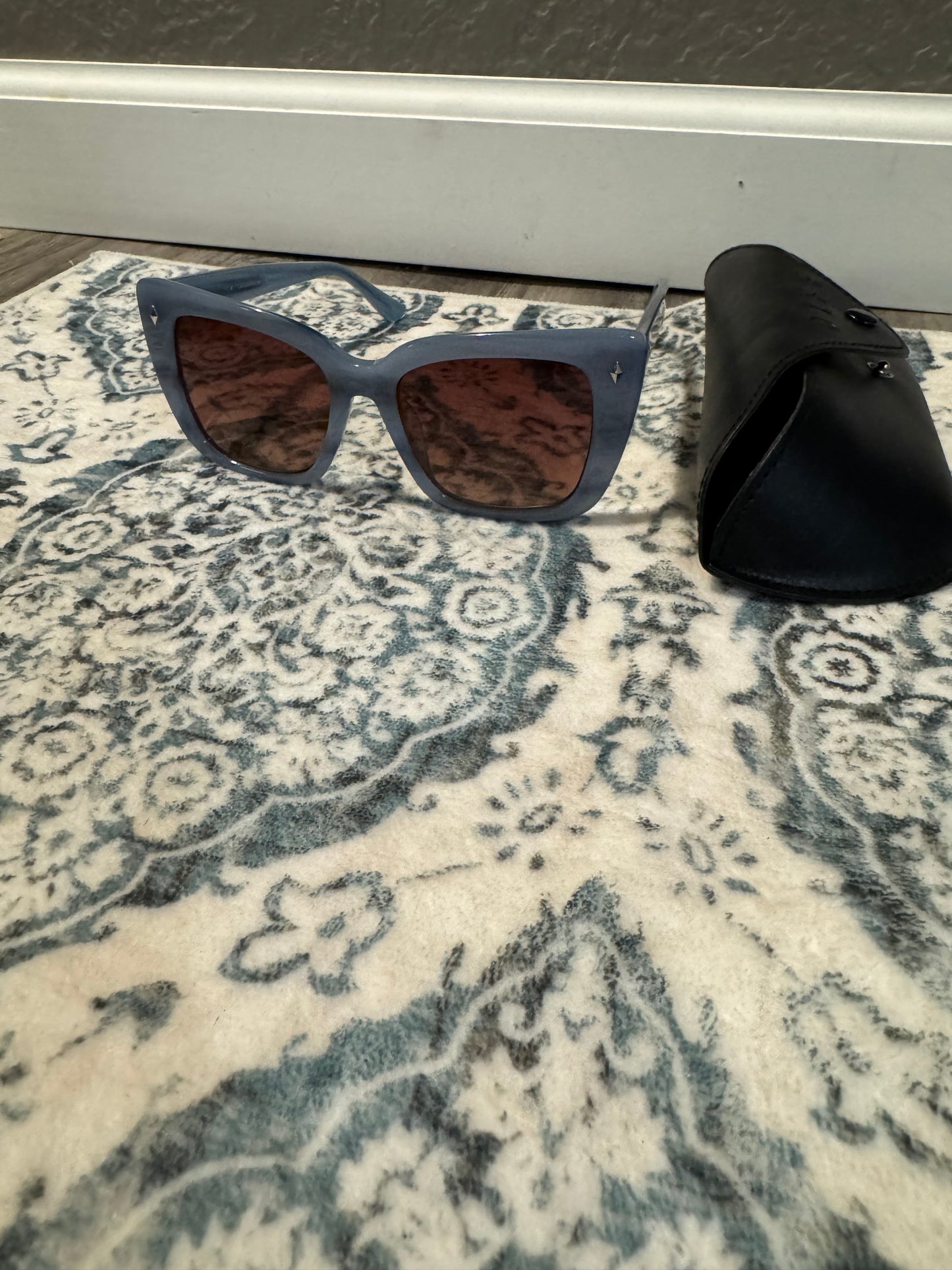 Diff blue frame sunglasses w case