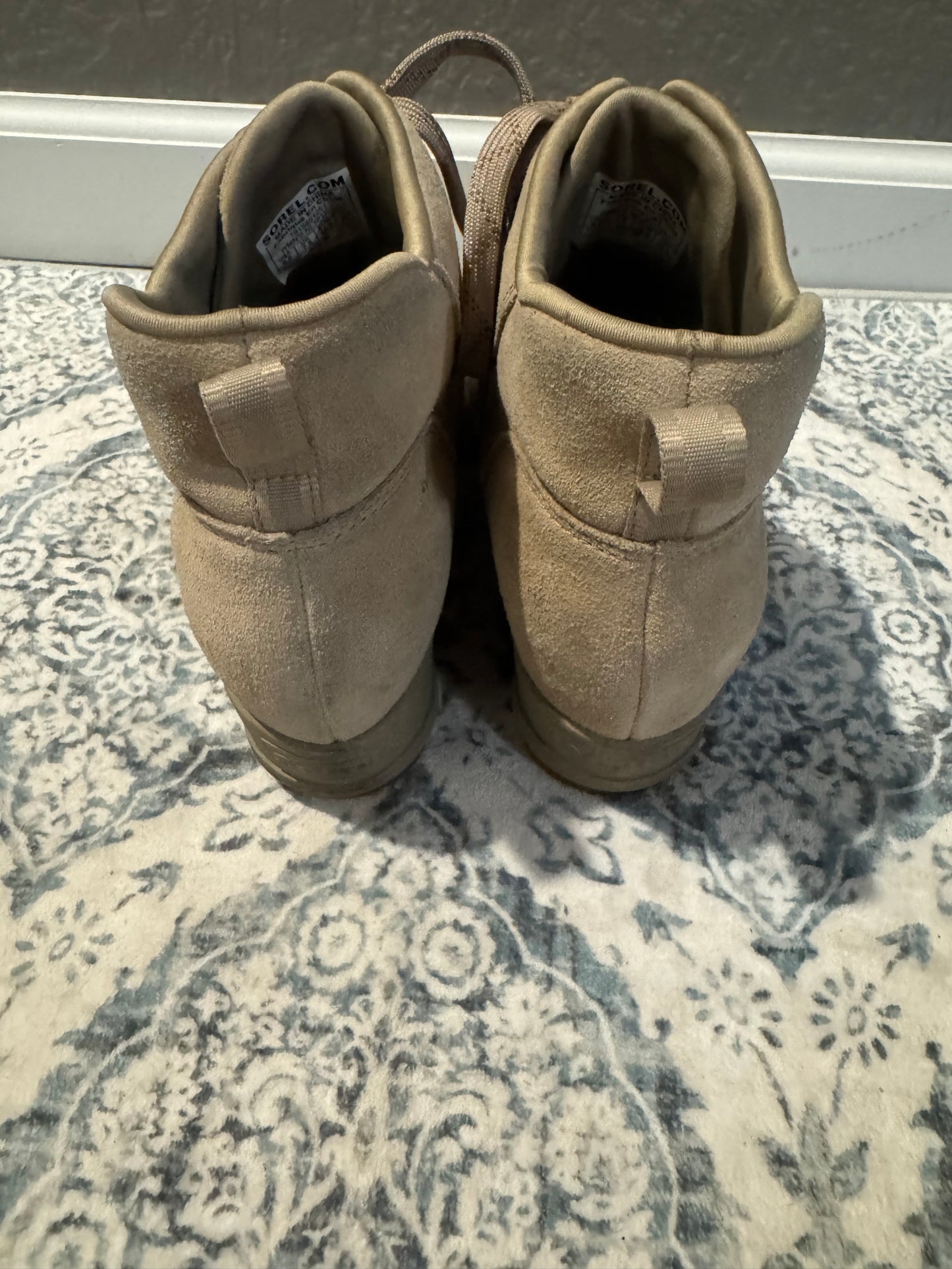 Sorel tan boots size 9.5