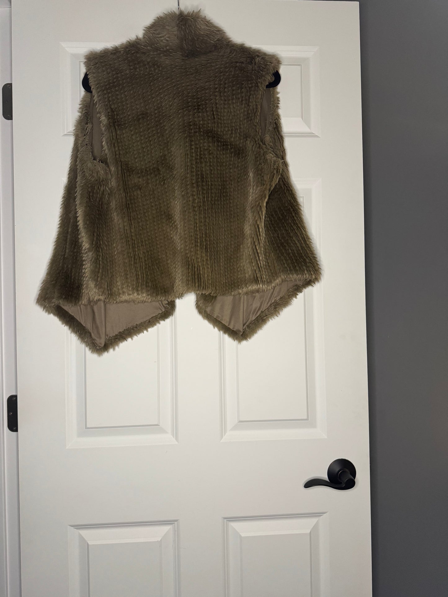 Express faux fur vest large