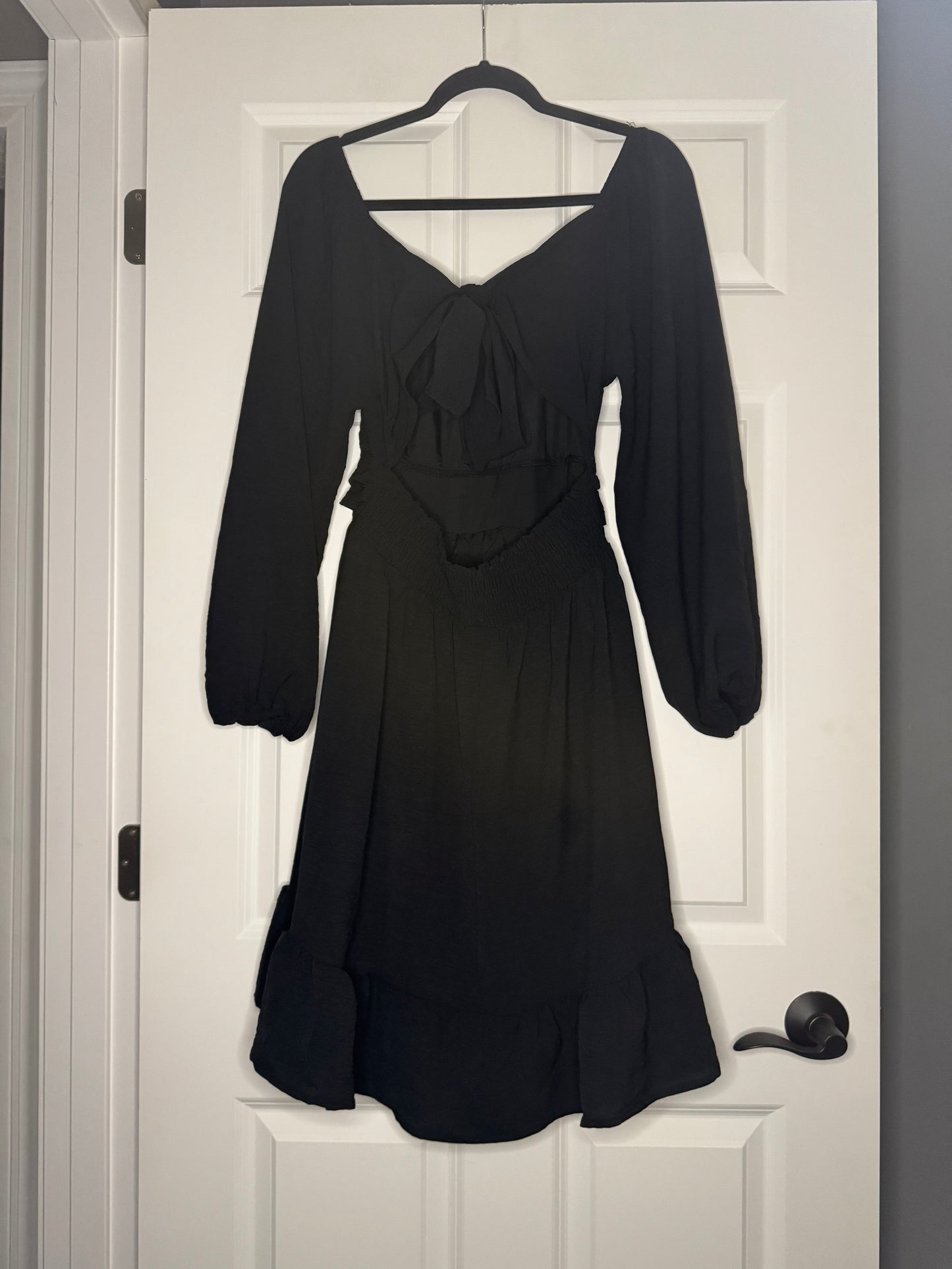 Dokotoo long sleeve dress w cutout tie back large new with tags