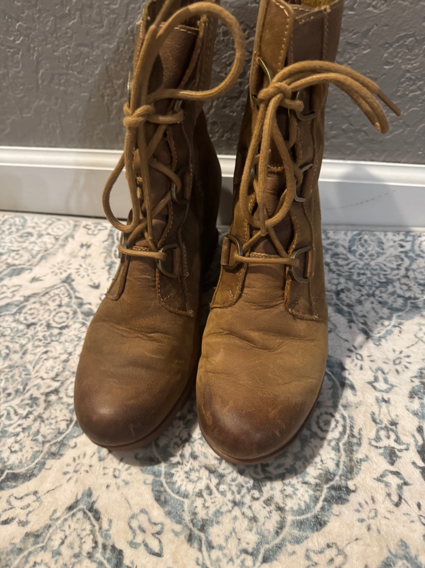 Sorel dark brown boots suede 9.5