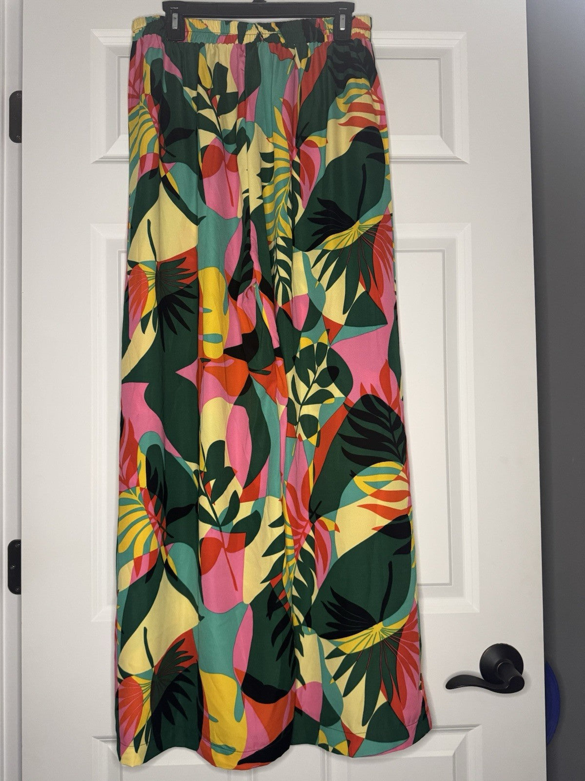 Hailey And Co Flowy Pants Green Black Yellow Red Print Nwt 52