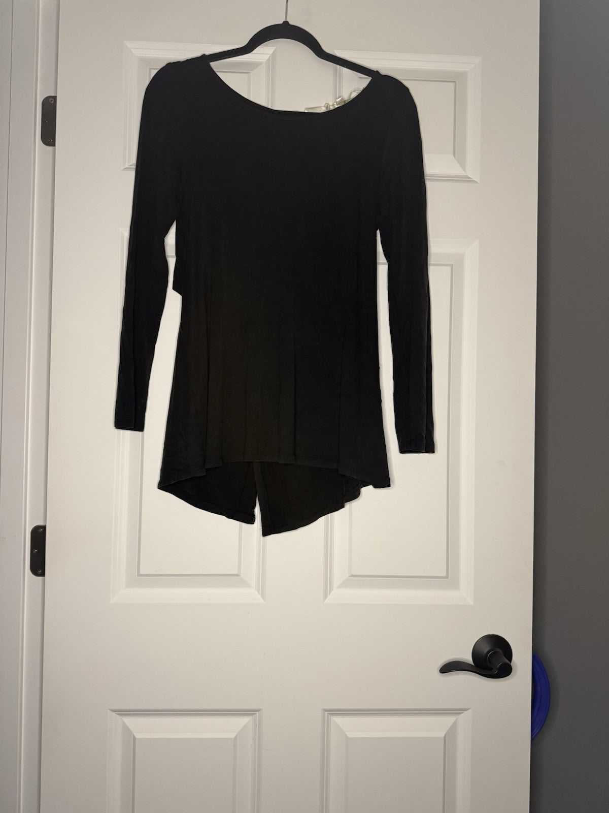 Andree By Unit Long Sleeve Top With Split Open Back Small Black Nwt