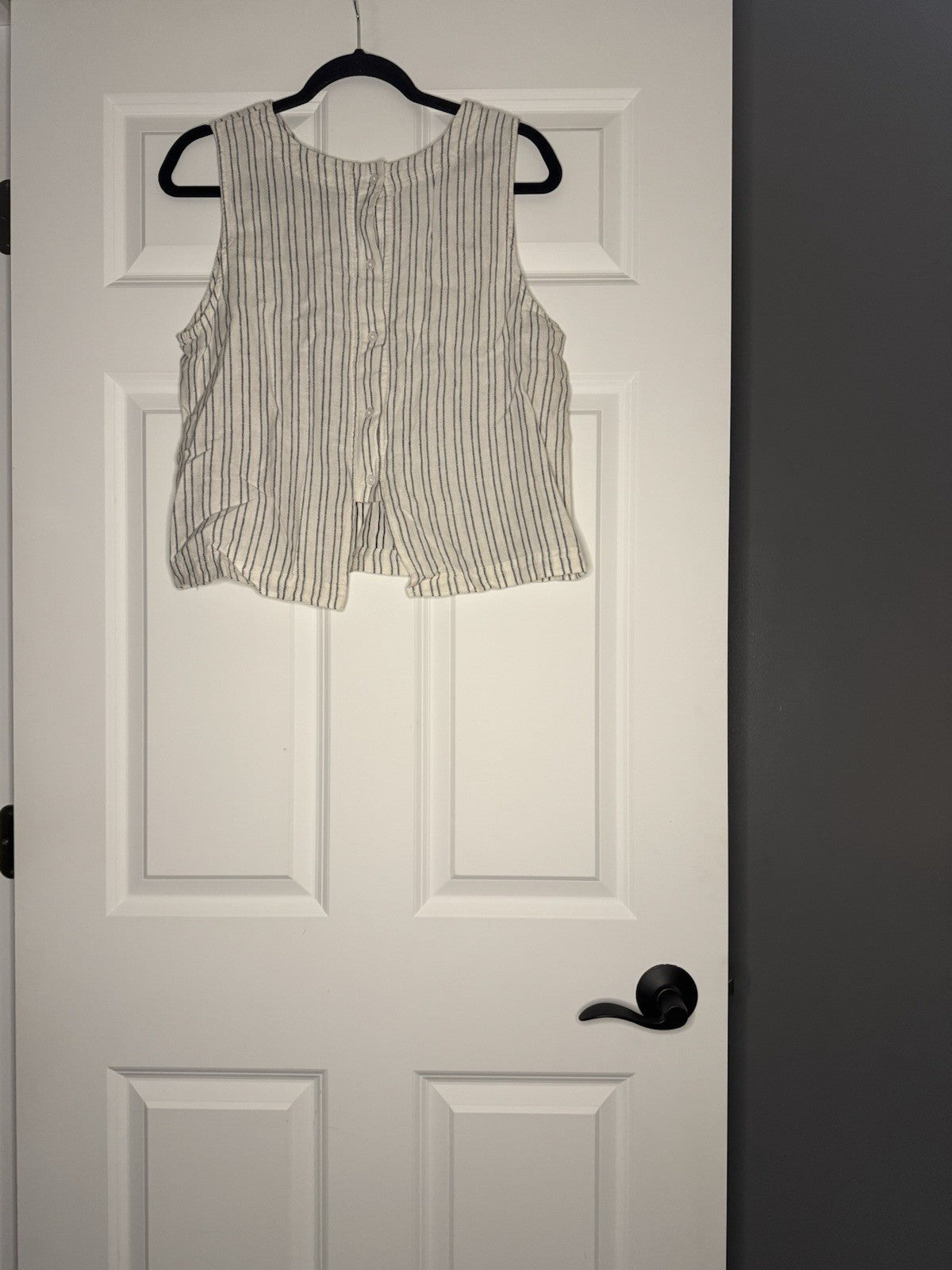 Thread And Supply Sleeveless Button Up Back Blouse Large White Blue Stripe Nwt