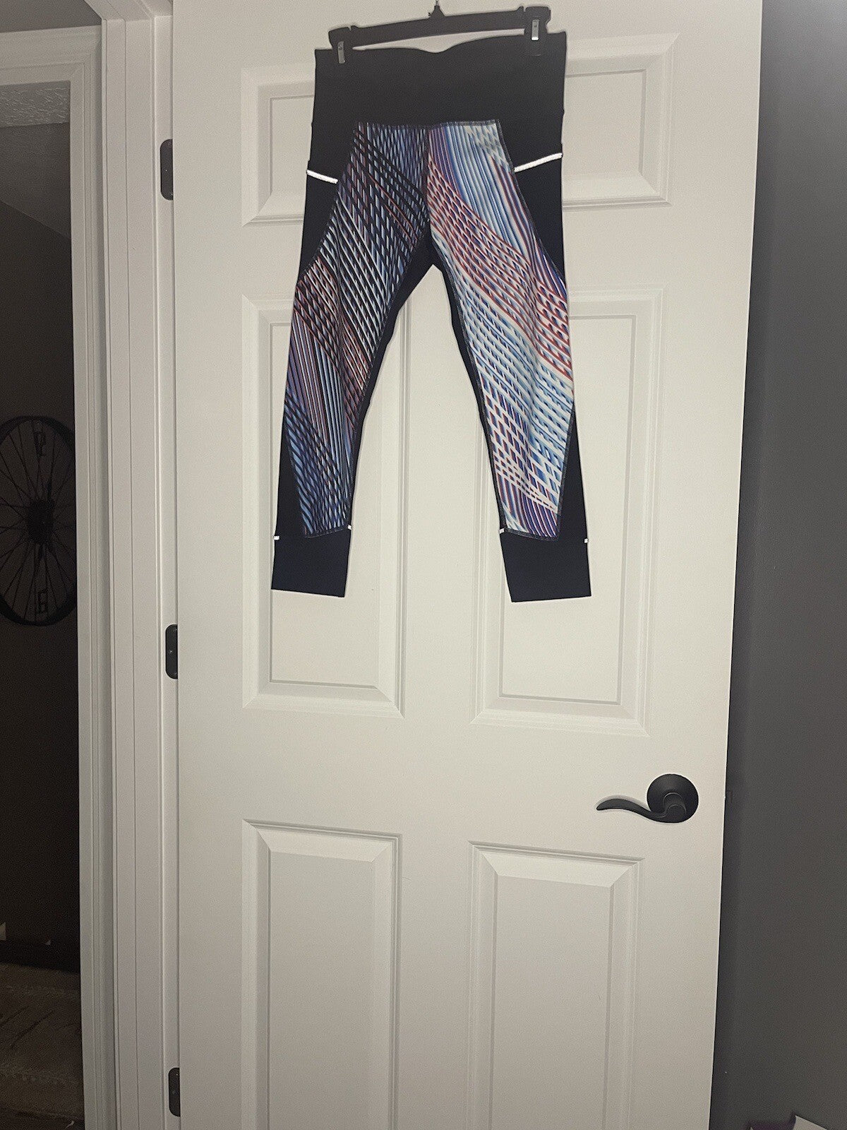 Athleta Capri Leggings Small Black Blue Red White Print