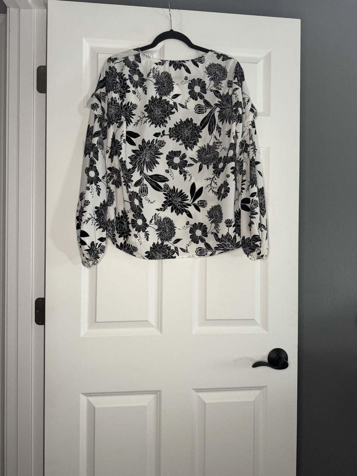 Andree Long Sleeve Blouse Large White Black Floral Print Nwt