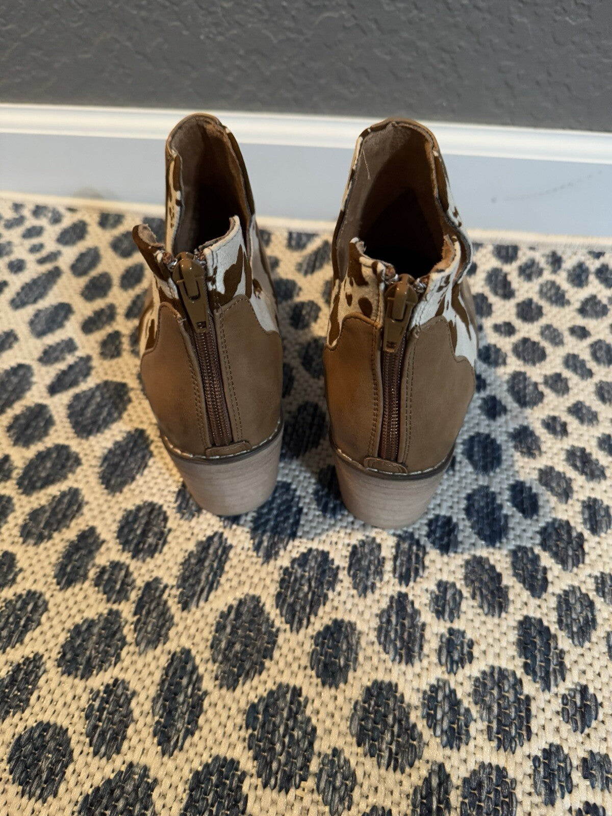 Natural Reflections West Cow Print Booties Size 8 Brand New