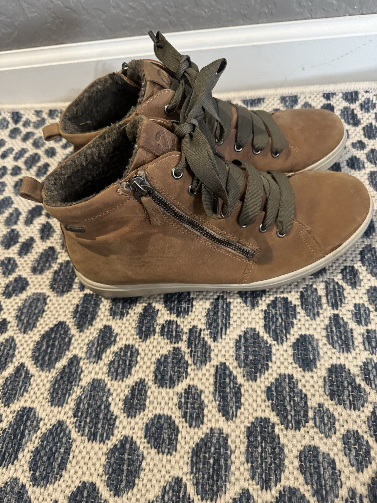 Ecco Brown Sneakers Size 9 Zip Up Sides