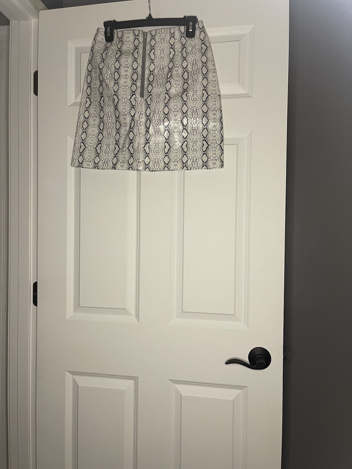 Entro Skirt Gray White Snakeskin Print Medium Nwt