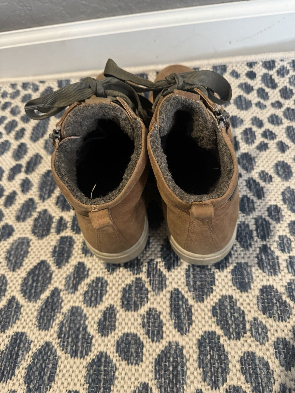 Ecco Brown Sneakers Size 9 Zip Up Sides