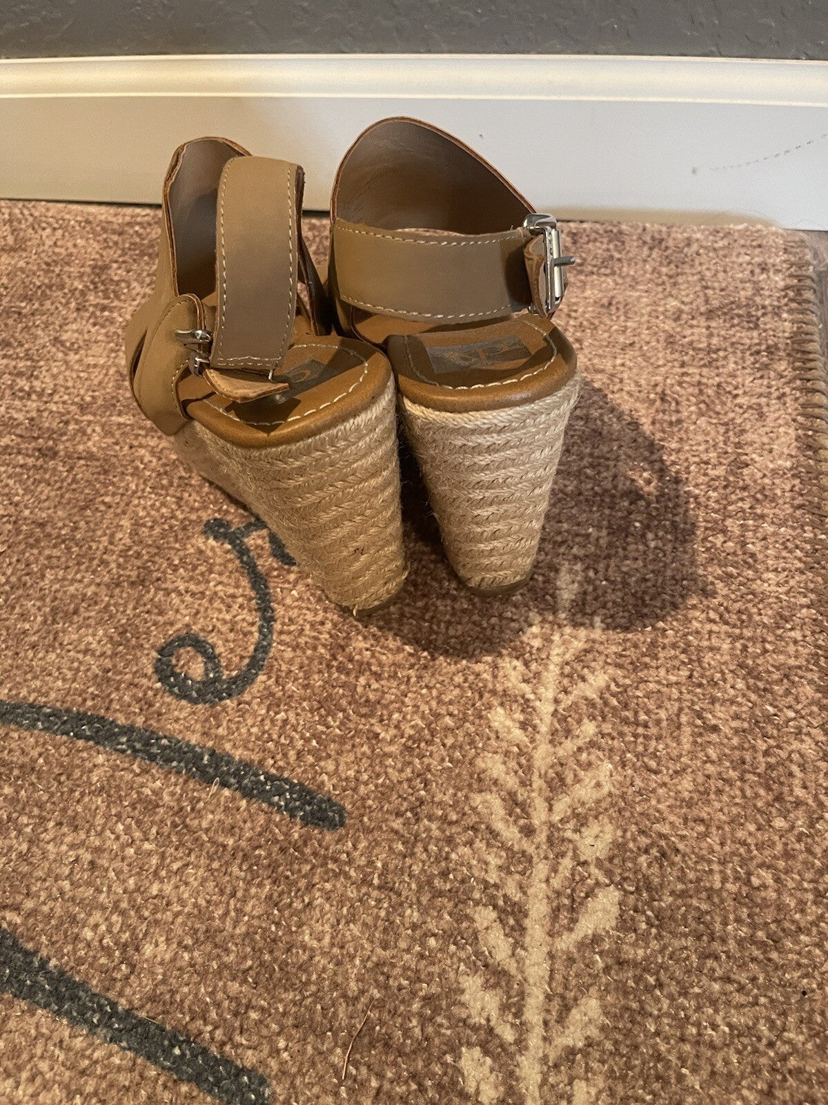 DV strappy sandals tan 7.5