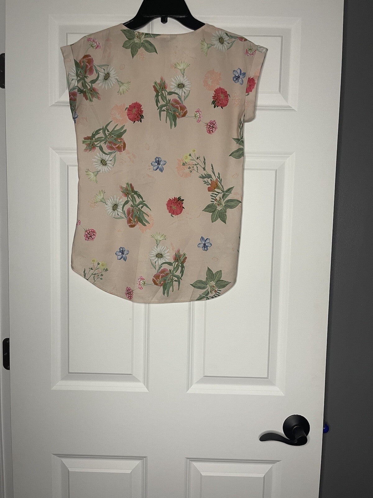 Express short sleeve blouse xs light pink with multicolor floral