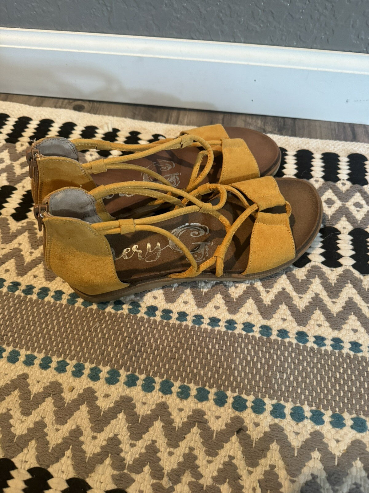 Very G Mustard Sandals Size 7 In Excellent Condition