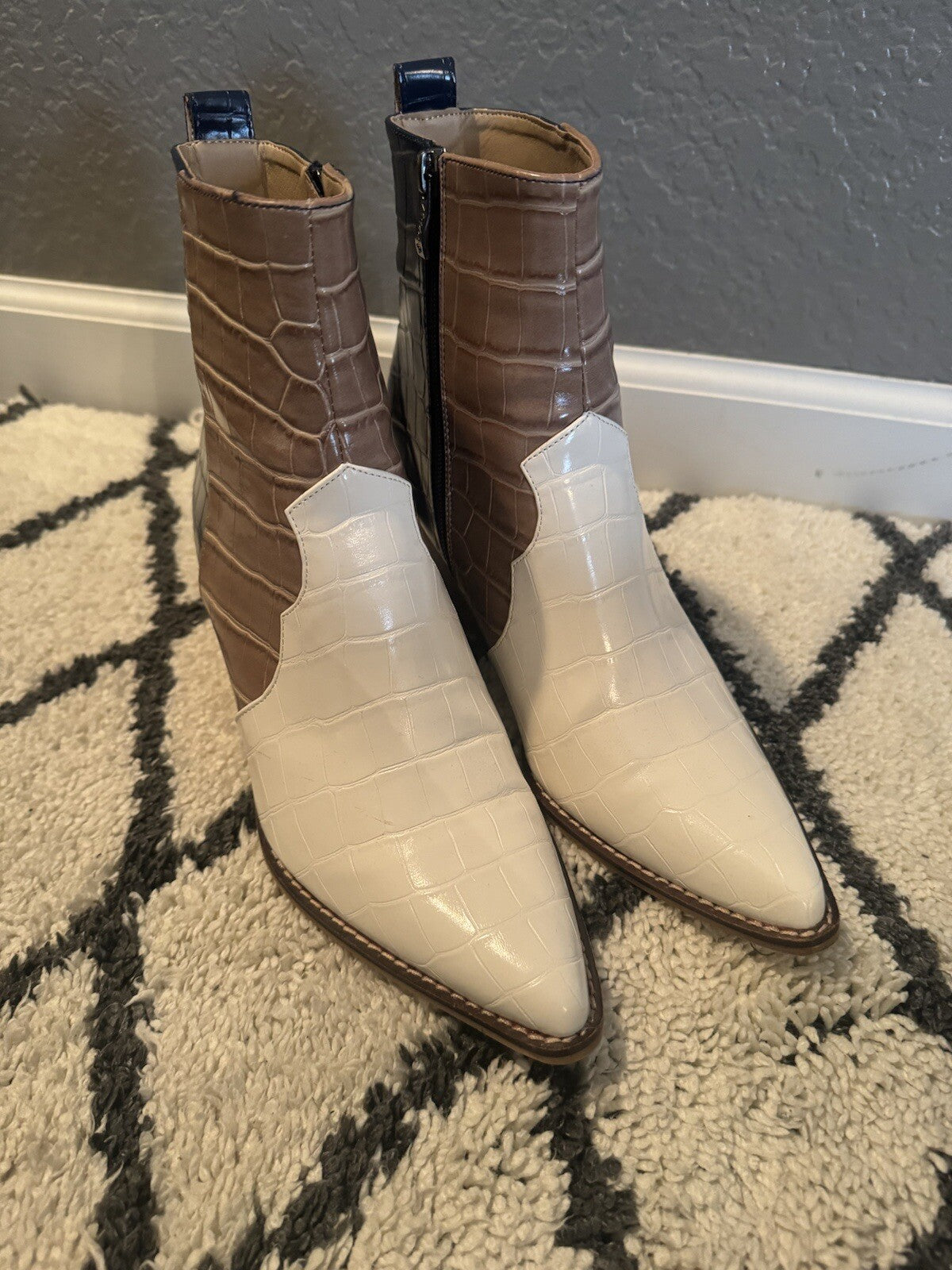 Arider Girl Boots Size 8 White Brown Navy