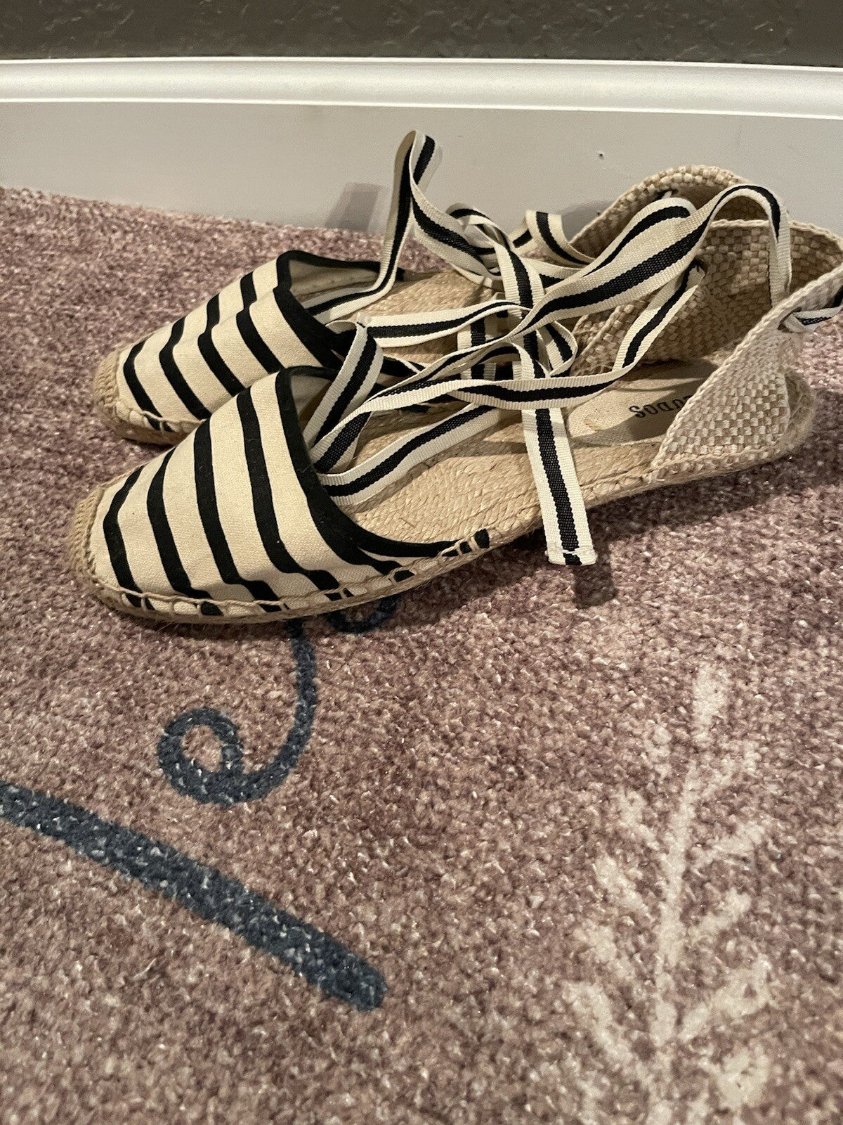 Soludos strappy shoes with ties 9 cream and black striped