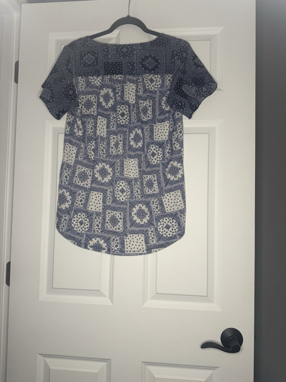 Daytrip Short Sleeve Blouse Medium 2 Shades Of Blue And White Print Tie Bottom