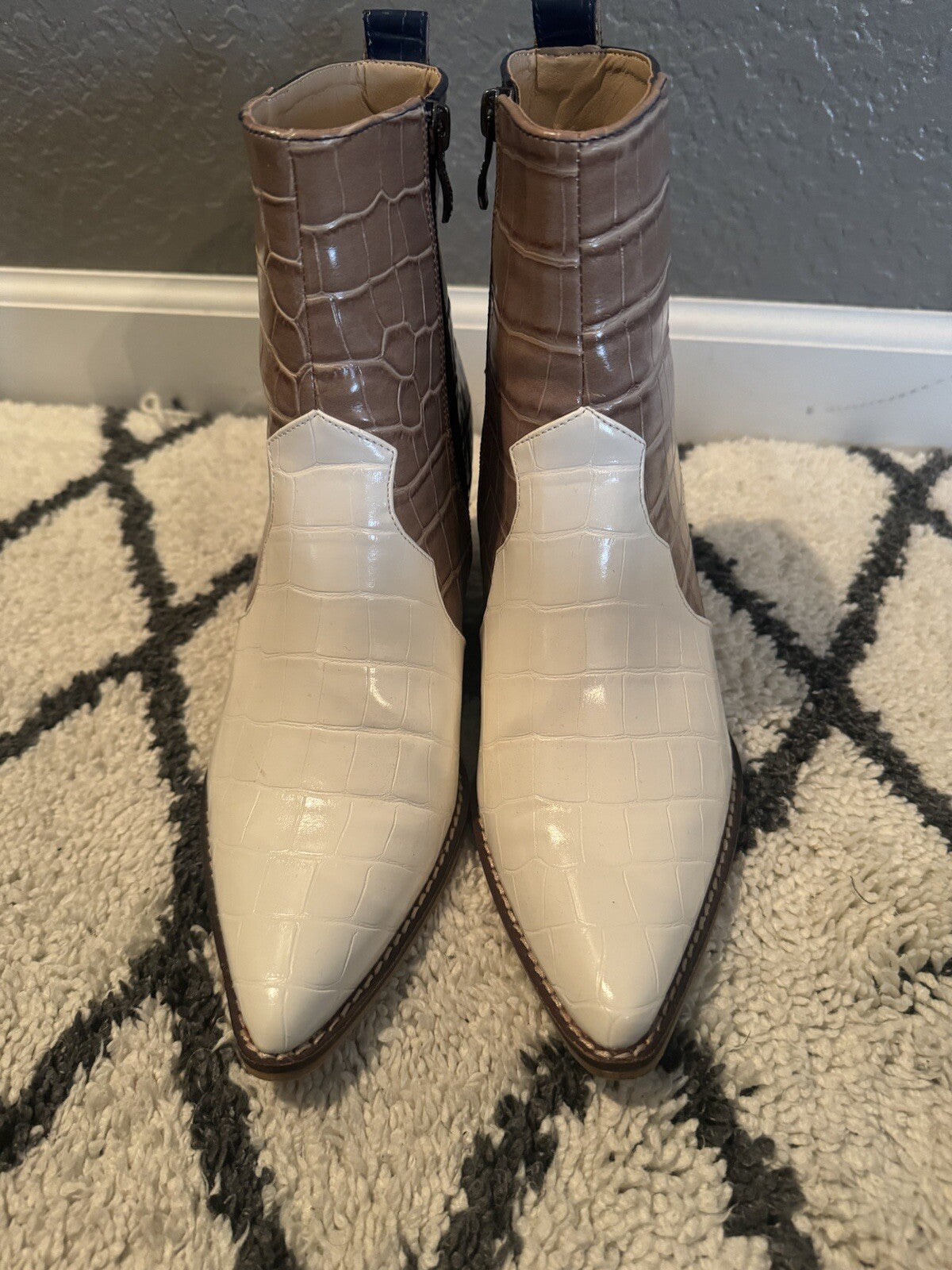 Arider Girl Boots Size 8 White Brown Navy