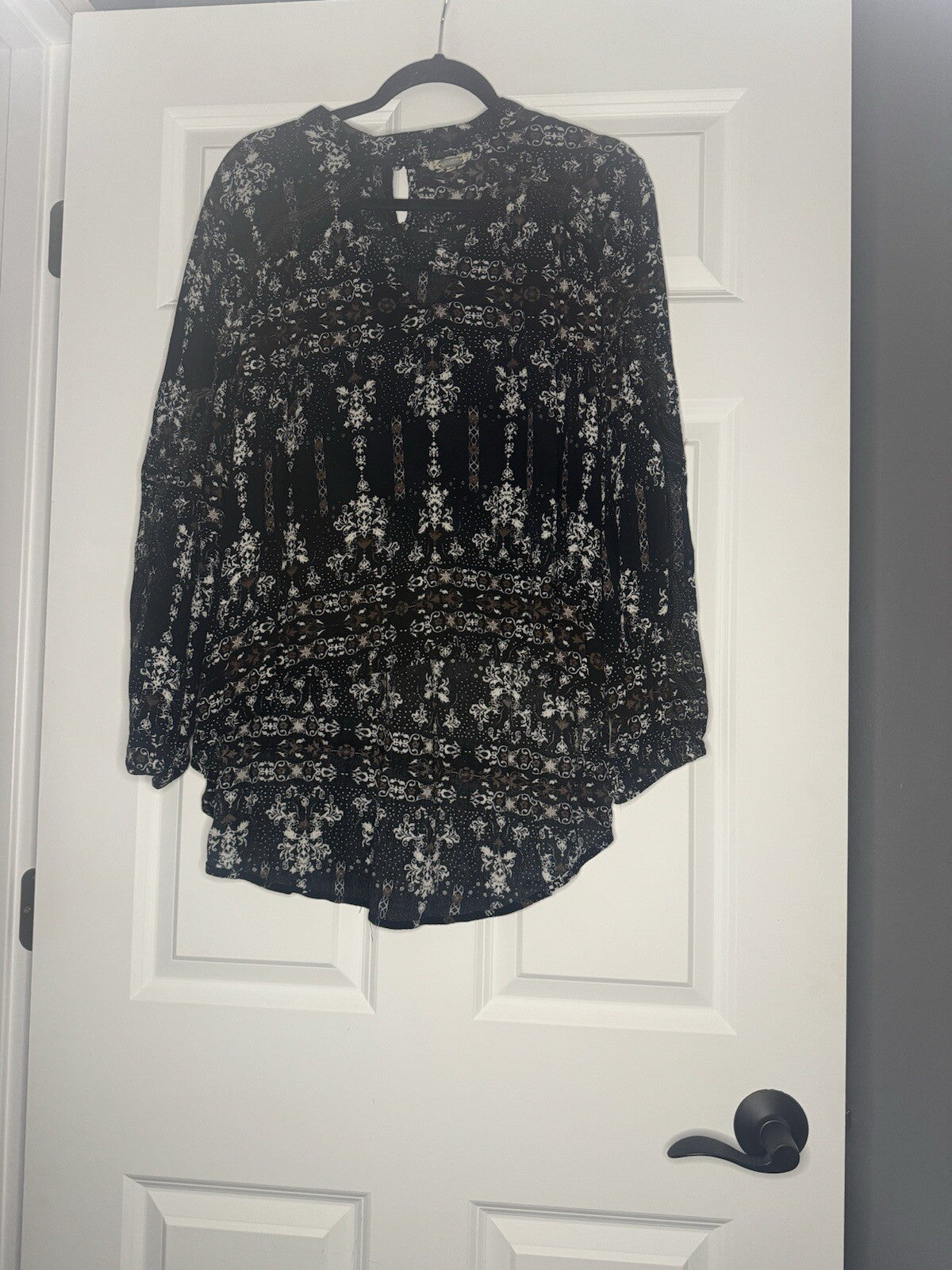 Gimmicks Long Sleeve Blouse Medium Black Brown White Print Longer In Back