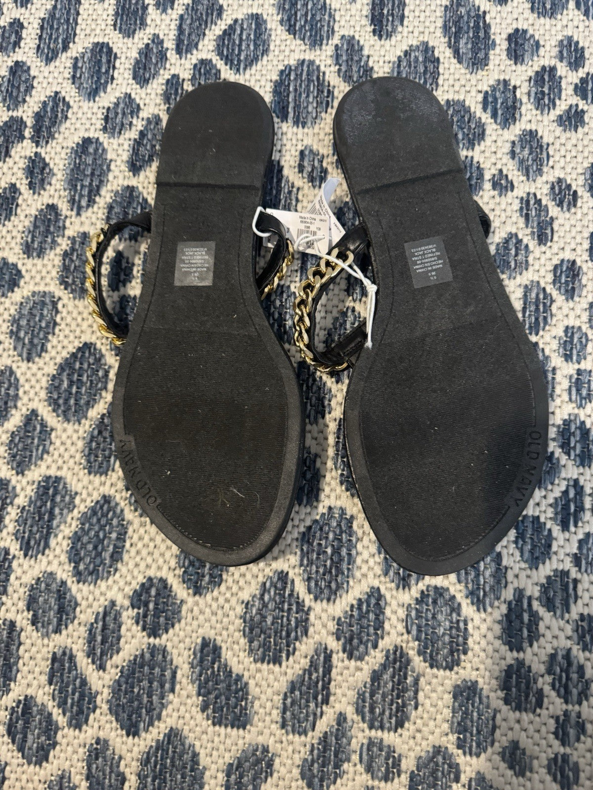 Old Navy Flip Flops Size 9.5 Black With Gold Chain Brand New