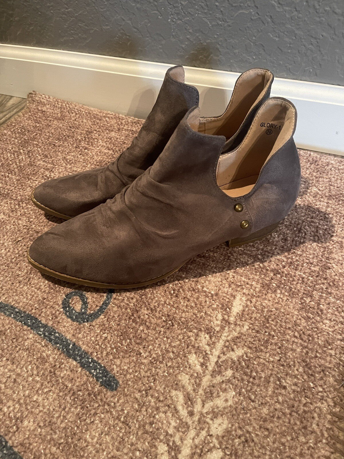 Ams booties grayish Brown 7.5