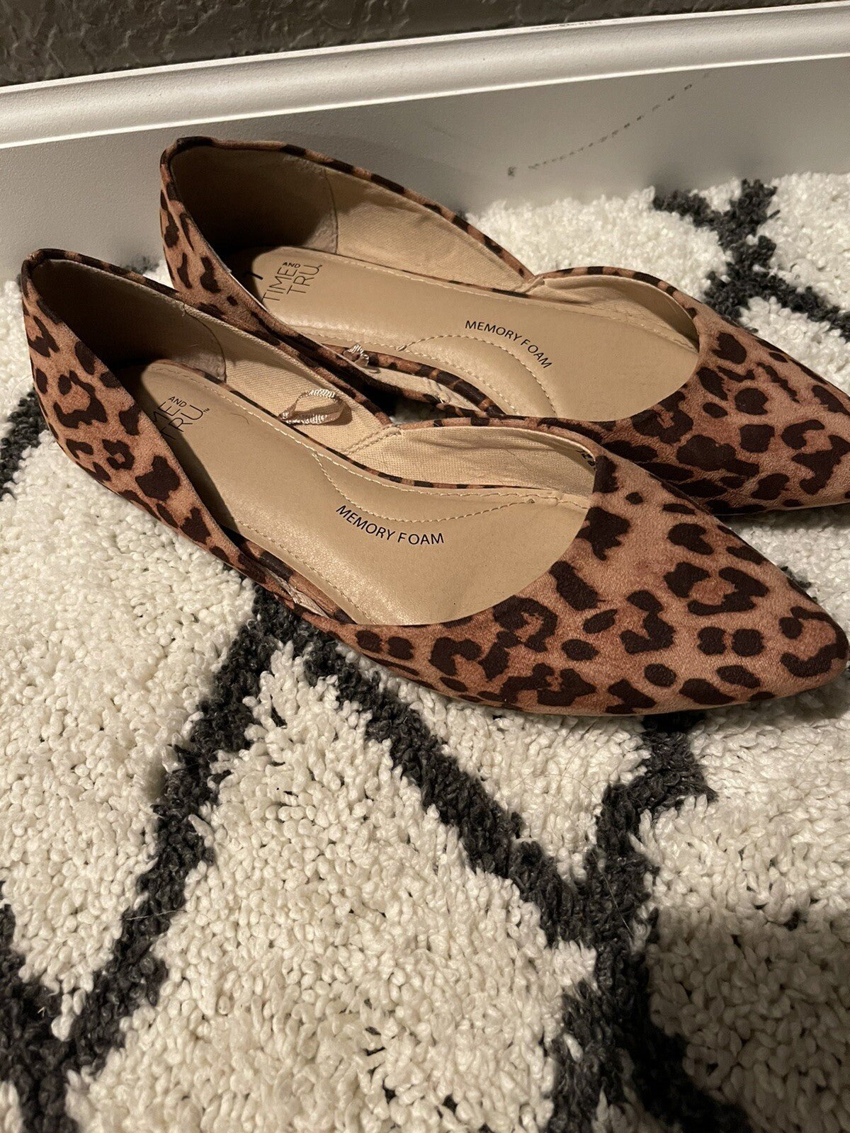 Time and True size 7 flats memory foam animal print
