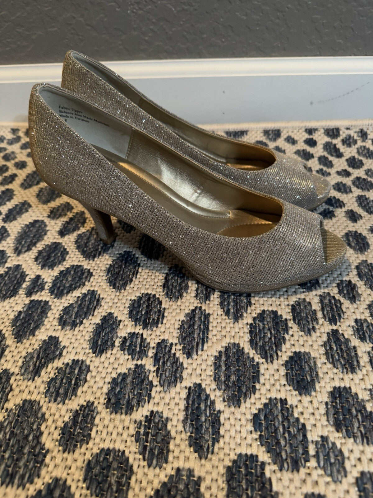 Kelly And Katie Peep Toe Heels 8 Gold Sparkle