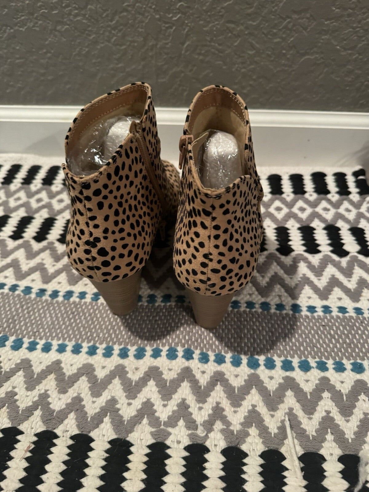 Soda Cheetah Brown Black Booties Size 9