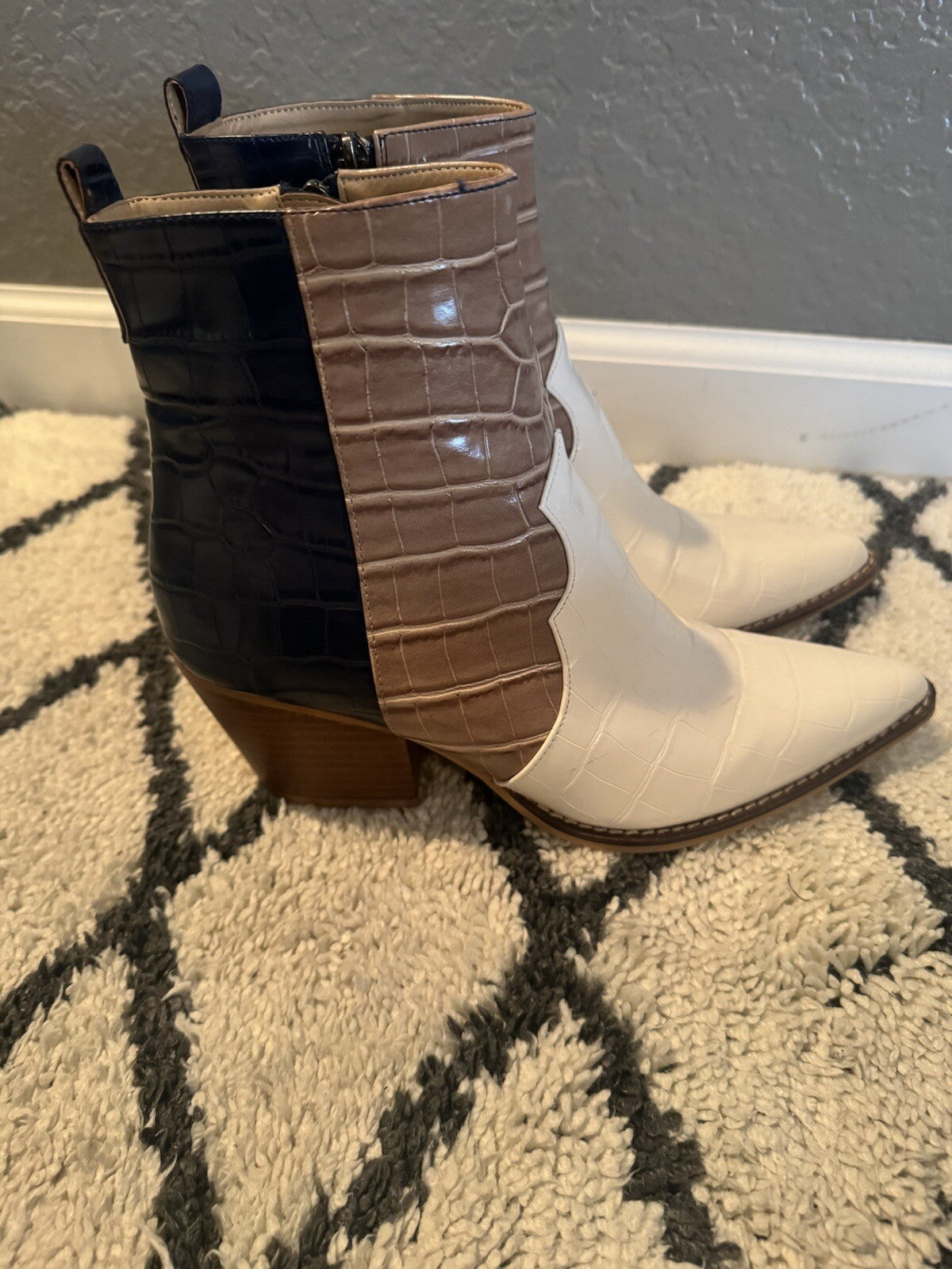 Arider Girl Boots Size 8 White Brown Navy