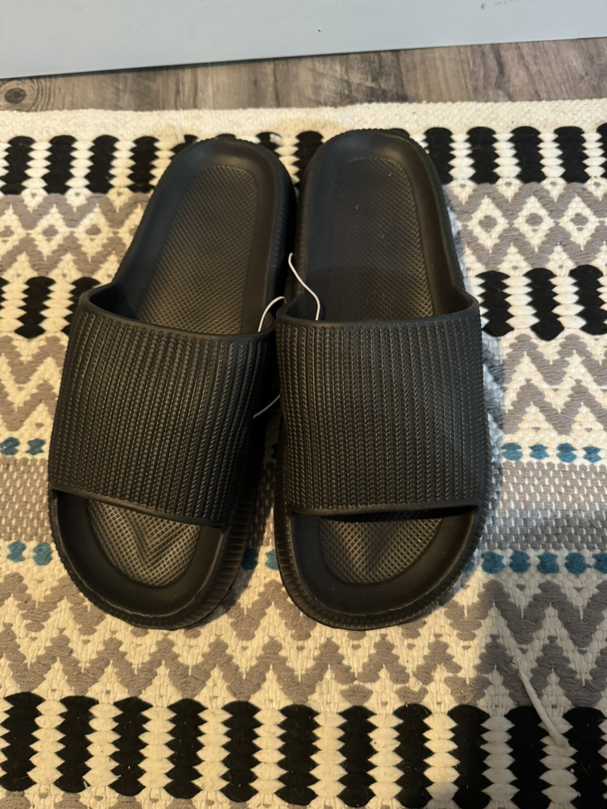 Comfyluxe Comfy Slide Sandals Black M/l Brand New