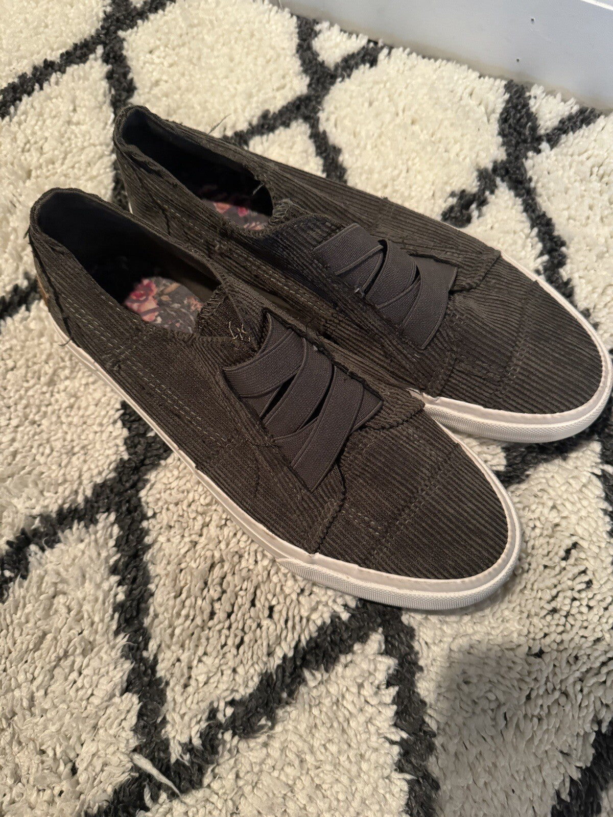 Blowfish Green Corduroy Sneakers Size 8