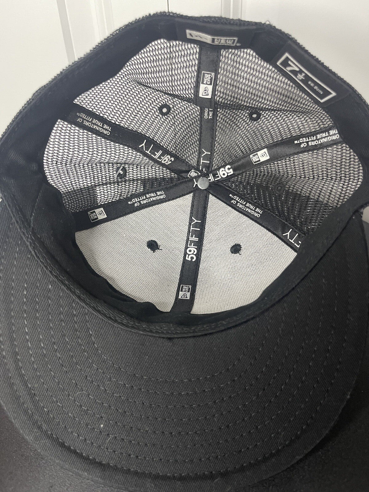 New Era 59fifty Vans skull bandana hat black white red 7 1/8 NWT