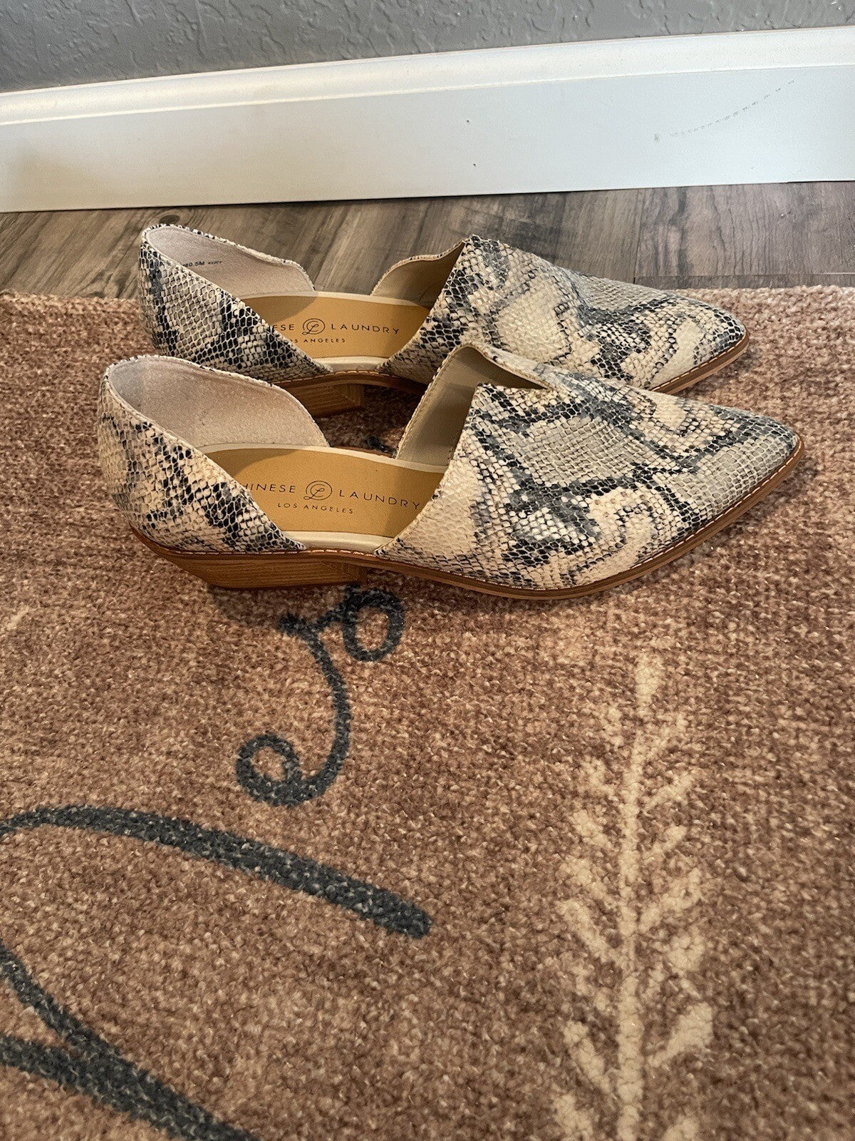 Chinese Laundry Slip Ons Cream Charcoal Snake Skin Look Size 9.5 Wore Once