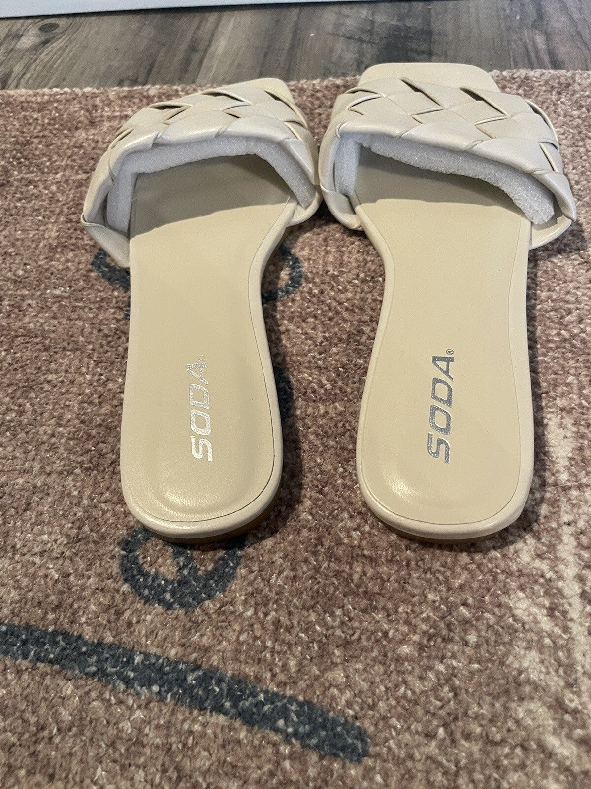 Soda Size 9 Sandals Off White New
