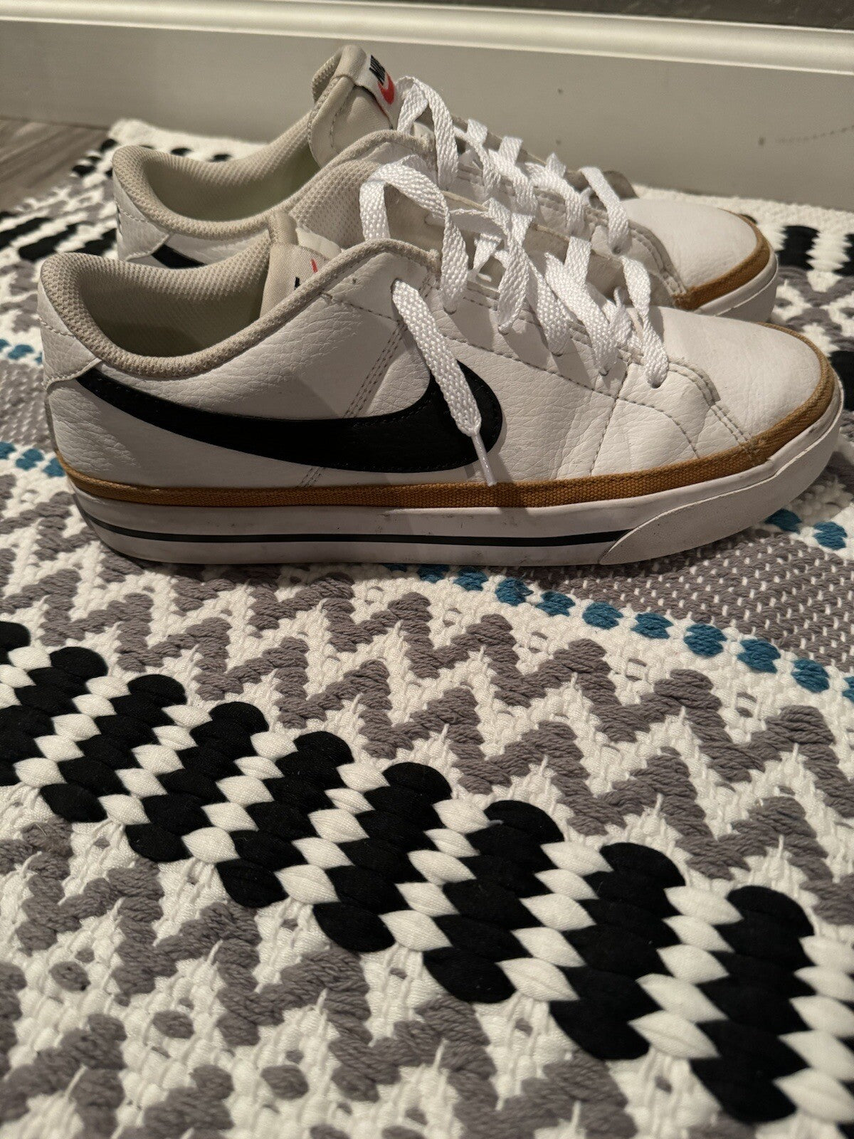 Nike Legacy Court Sneakers Size 7.5 White Black Brown