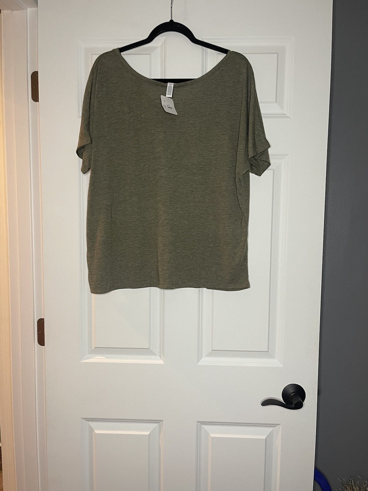 Bella canvas flowy shirt green large NWT