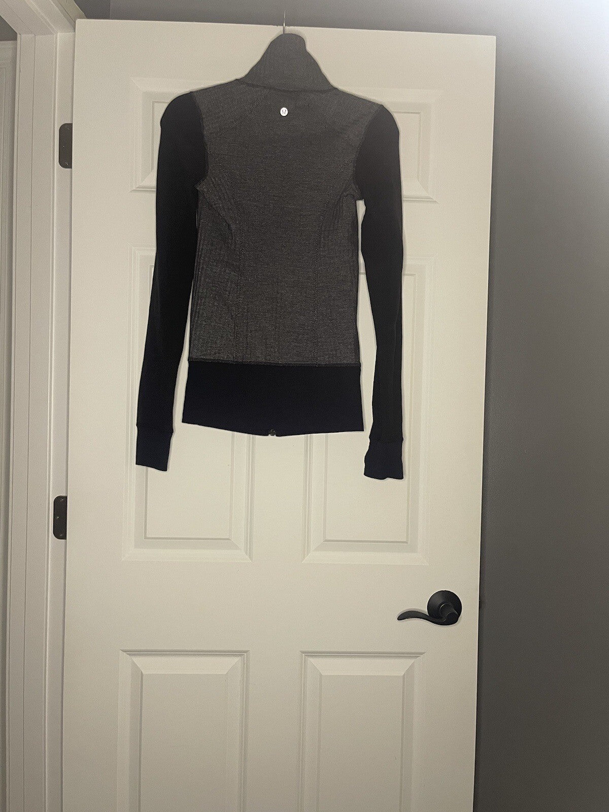 Lululemon Size 2 Zipup Black Gray Mix