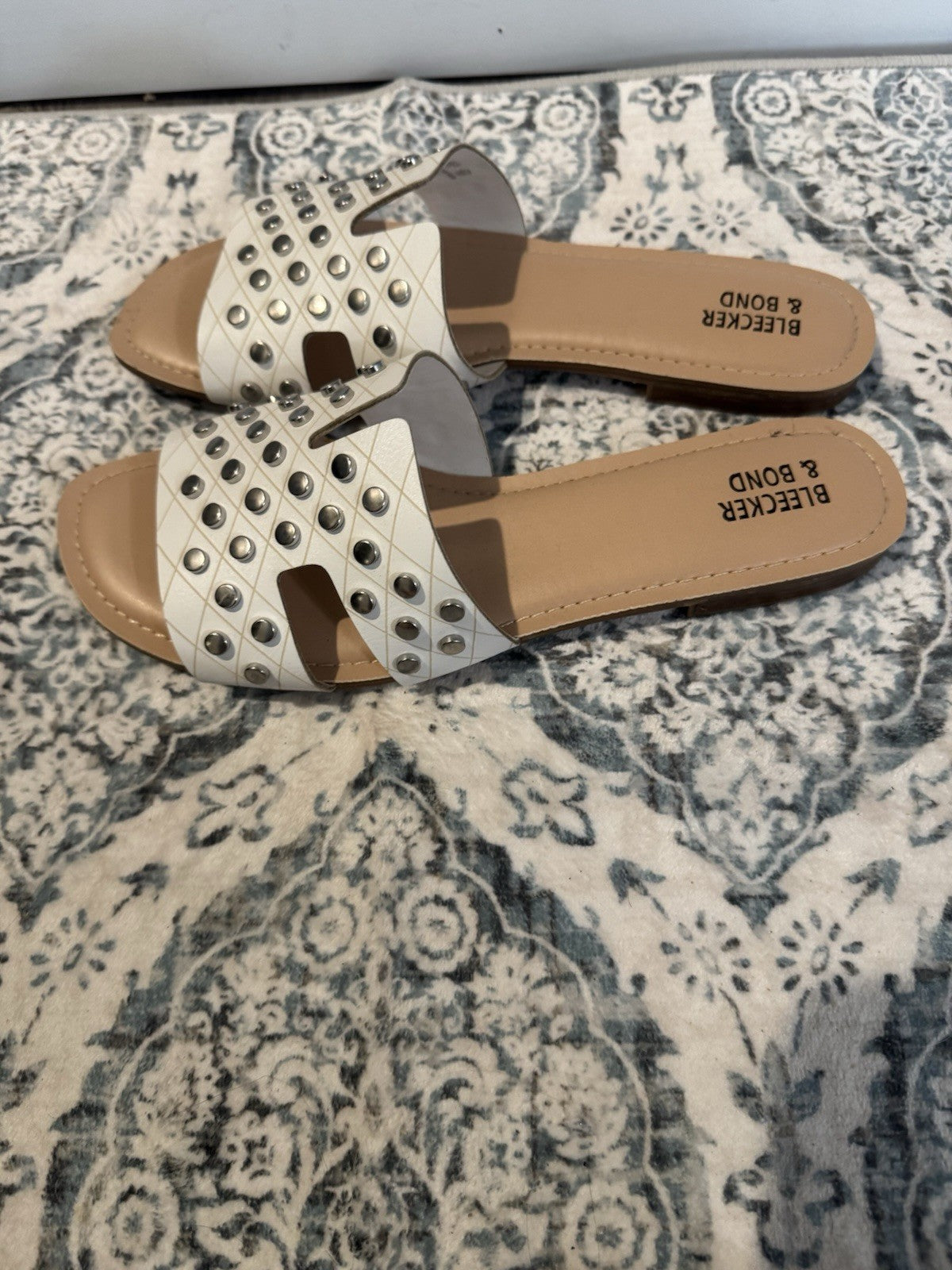 Bleeker And Bond Slide Sandals White Beige W Silver Beading Size 9