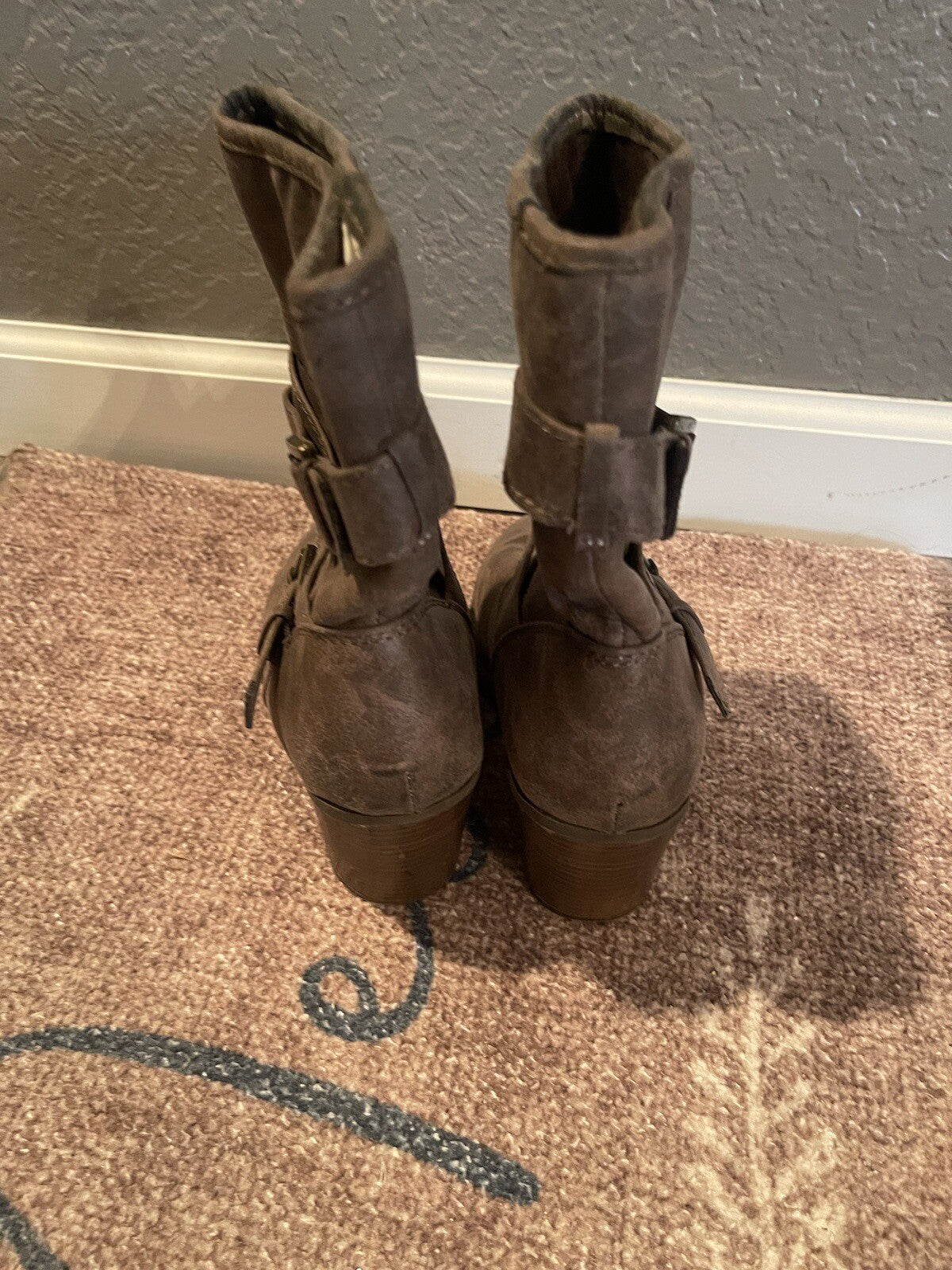 Old Navy boots brown size 8