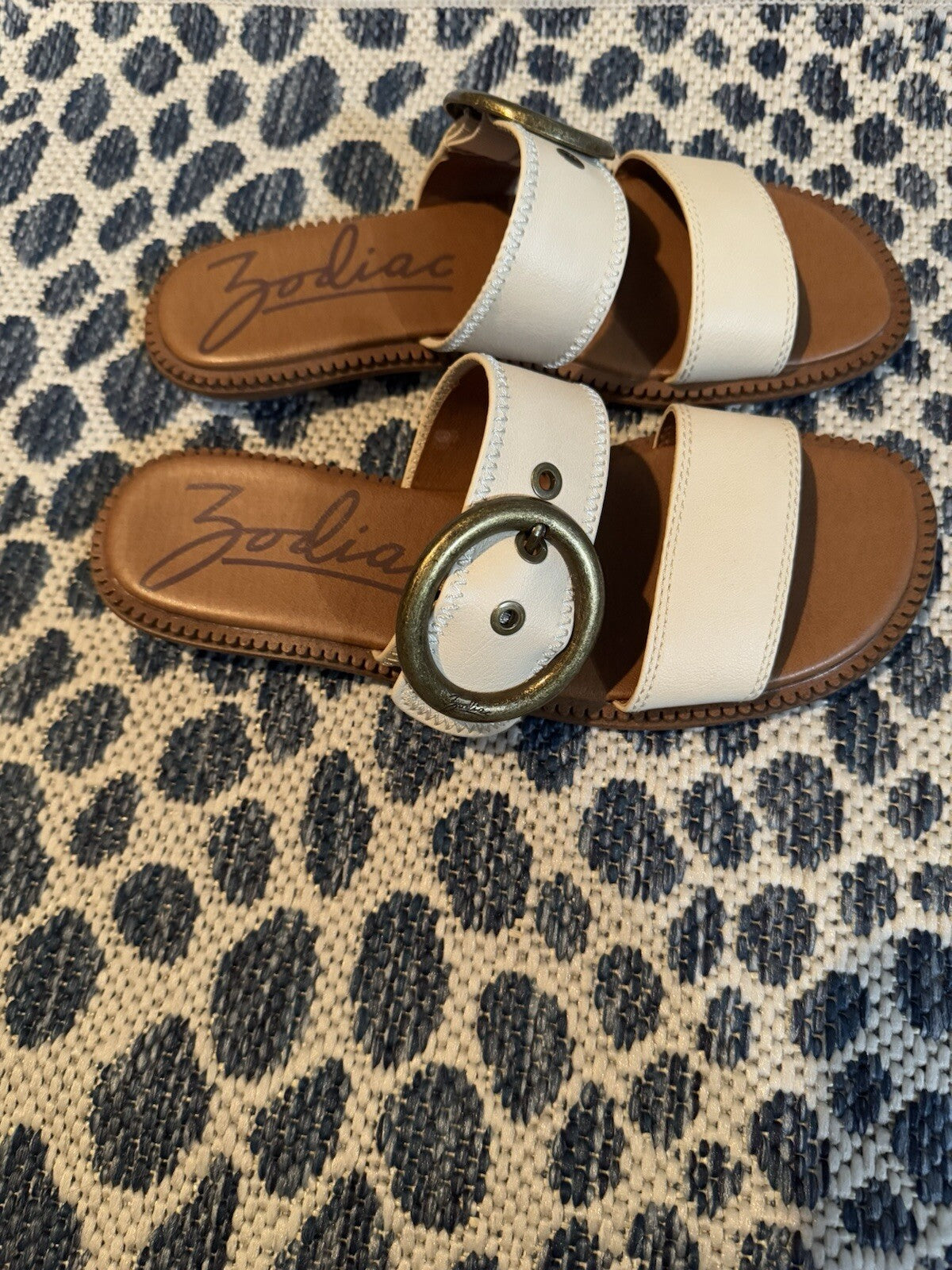 Zodiac Slip On Sandals 8 Cream W Decor Buckle Brand New