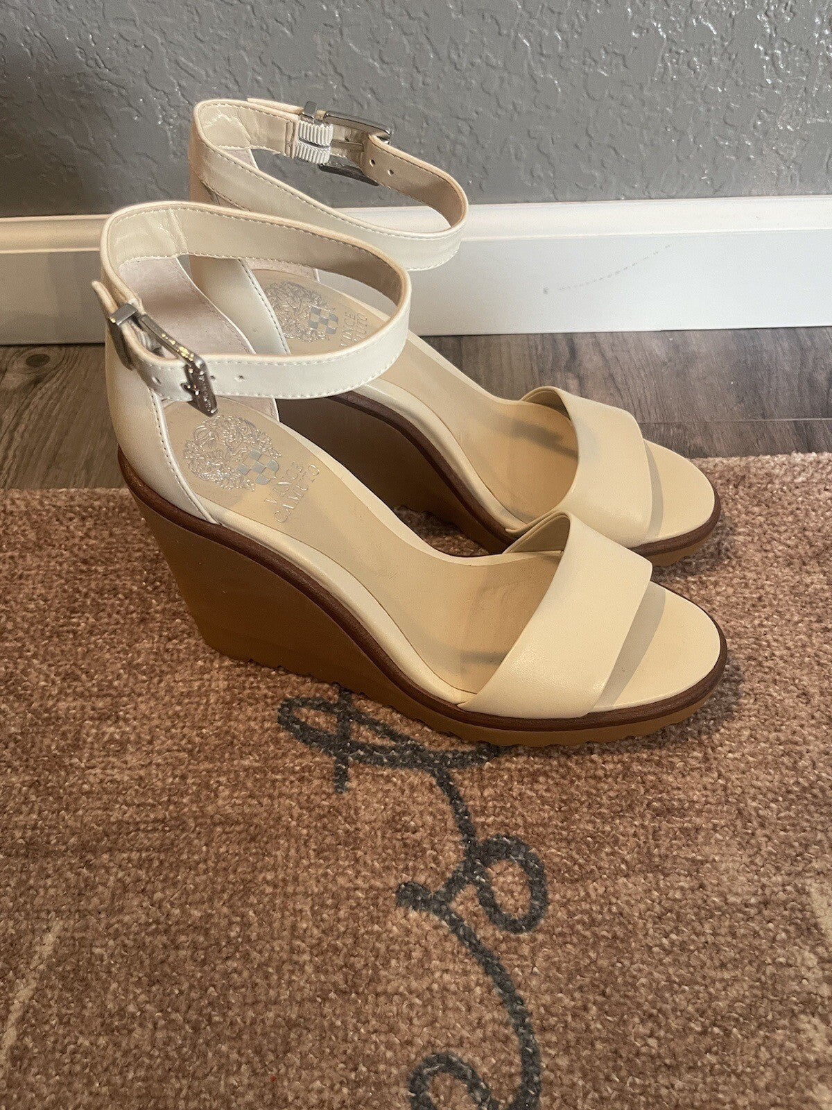 Vince Camuto Strappy Sandals Ivory Size 9
