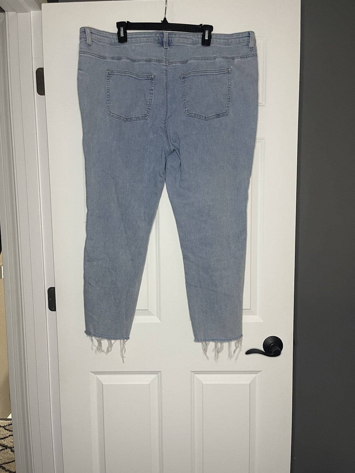 Good Hart High rise Stovepipe Jeans Size 20 Light Wash Distressed
