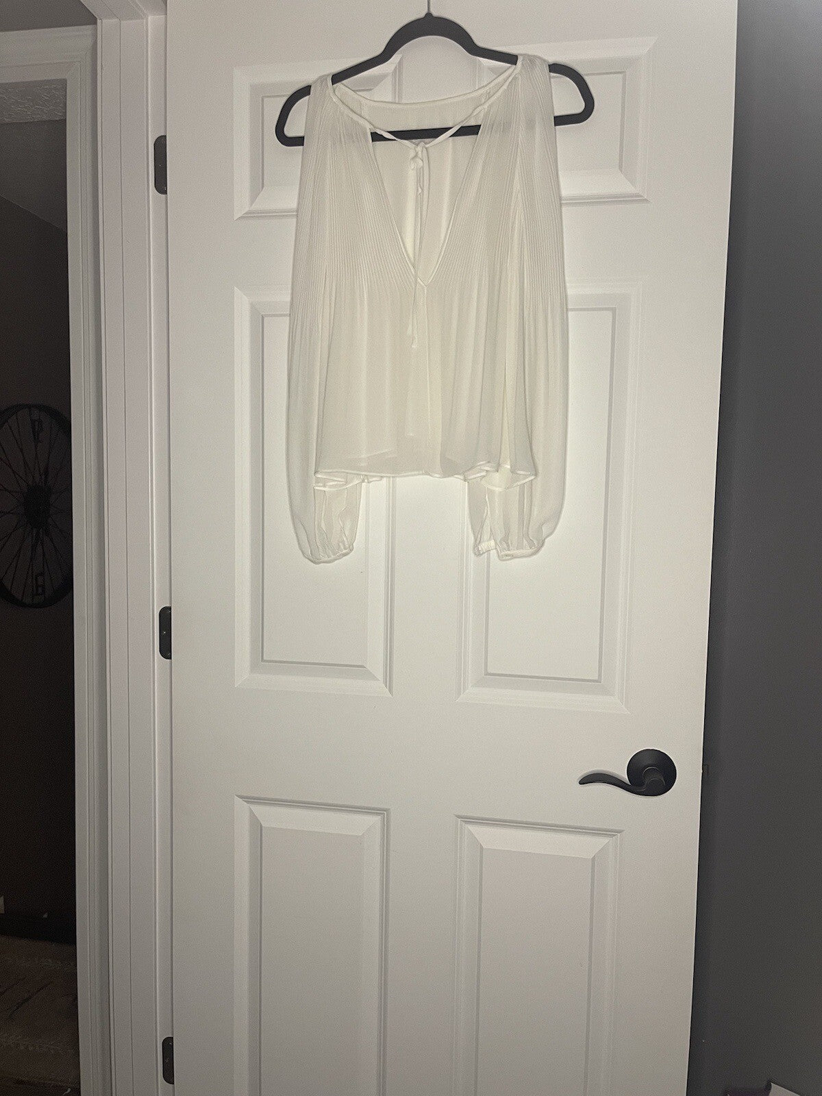 Gianni Bini Long Sleeve Blouse XS Cut Out Shoulders Off White