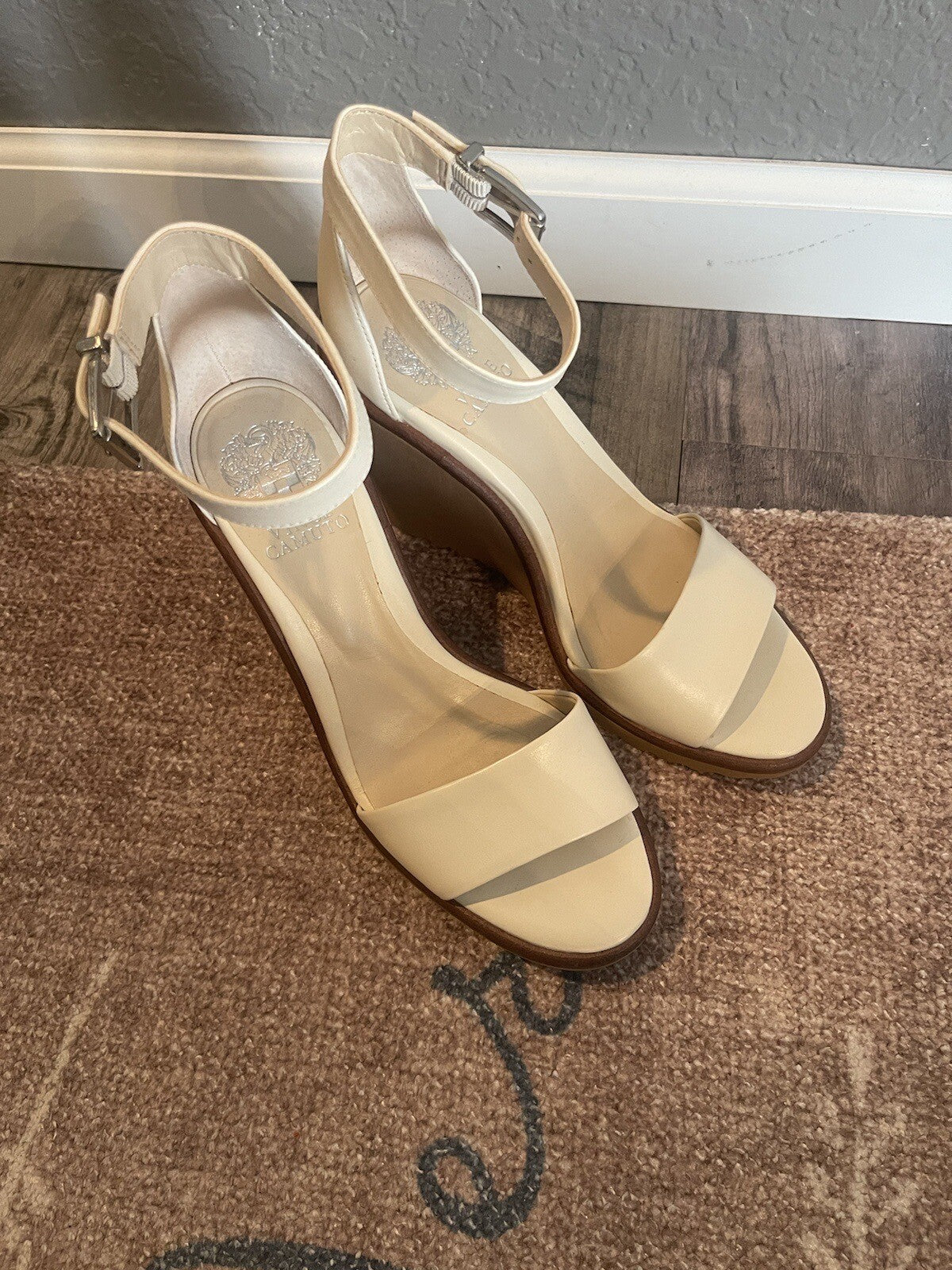 Vince Camuto Strappy Sandals Ivory Size 9