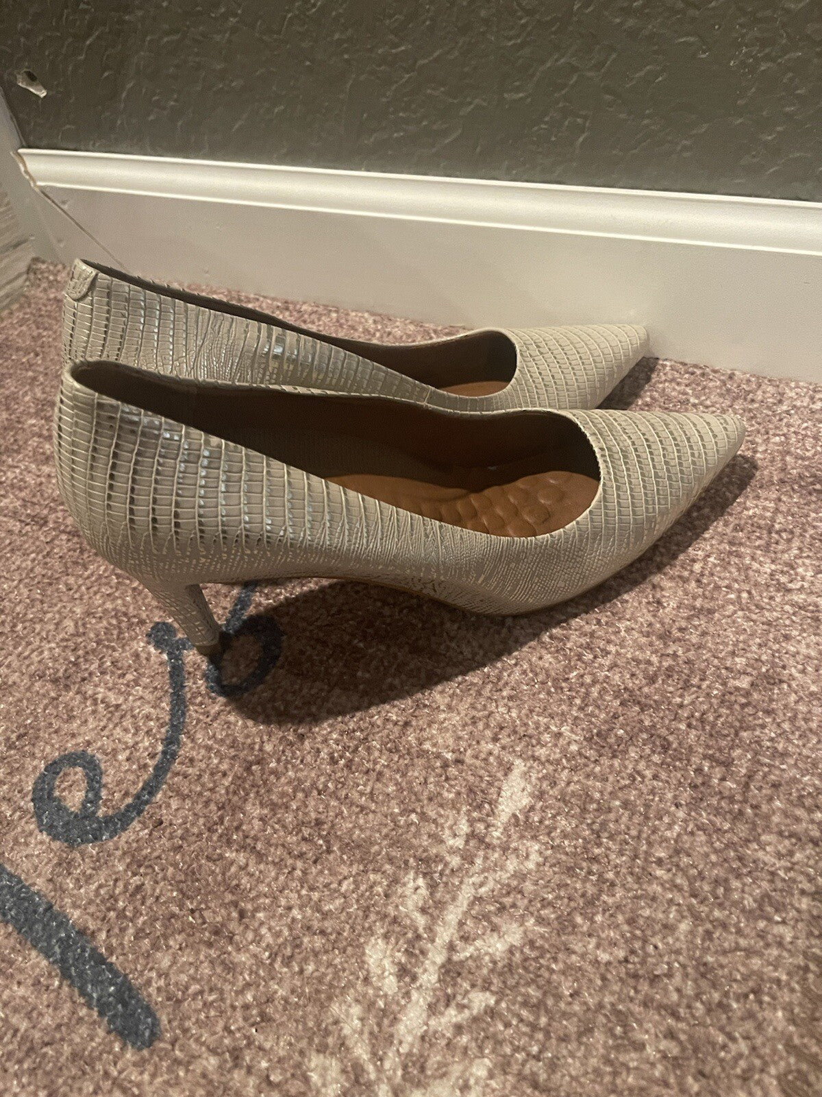 Walking cradles heels beige and gold size 7