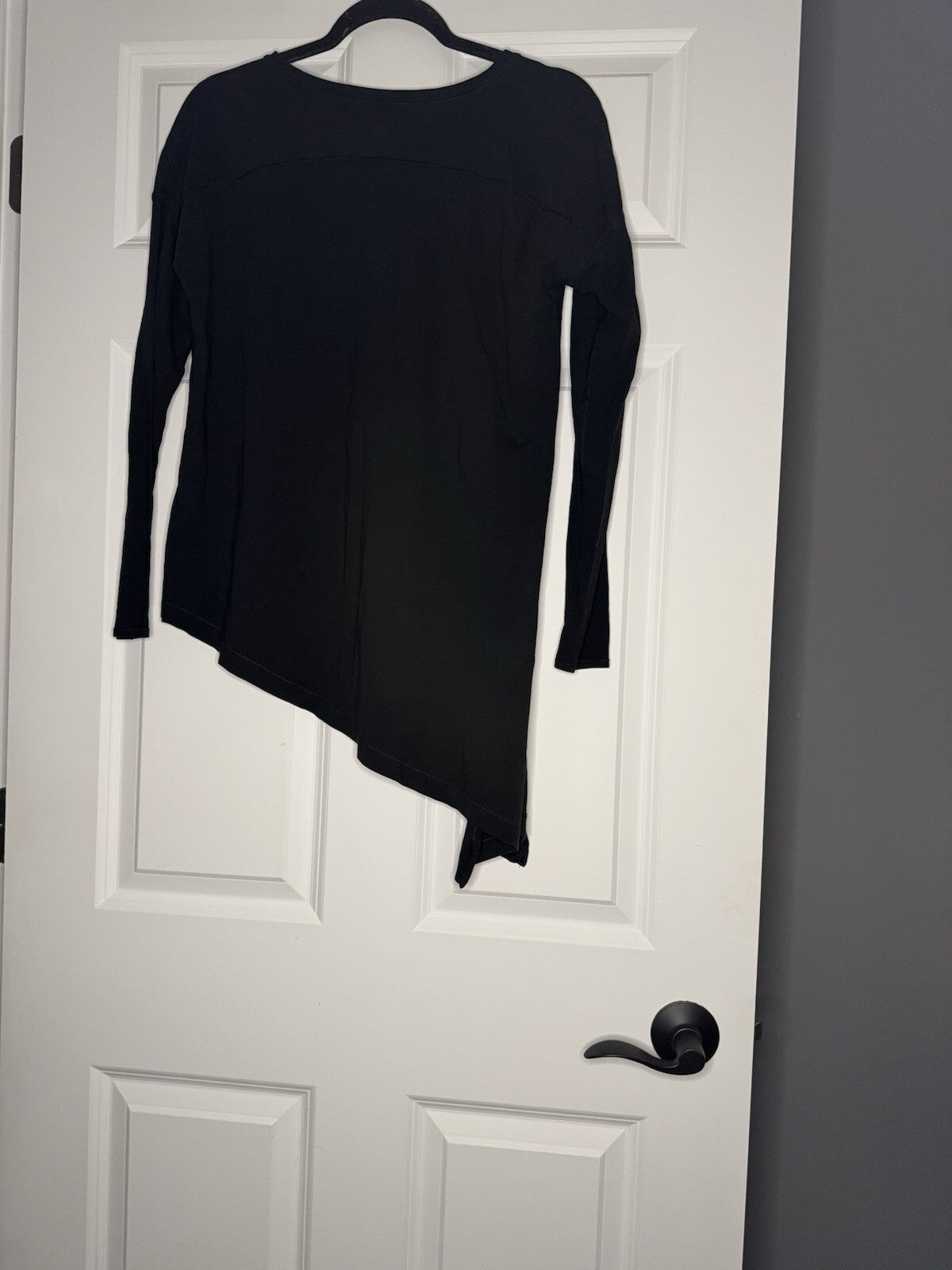 Lululemon Long Sleeve Top Size 4 Slant At Bottom Black