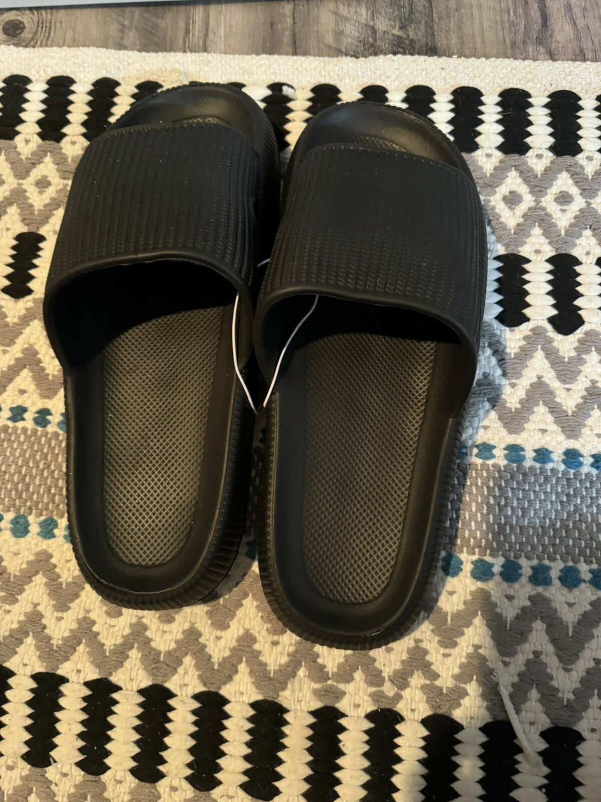Comfyluxe Comfy Slide Sandals Black M/l Brand New