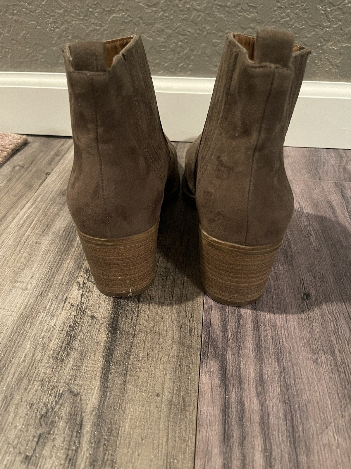 Universal thread brown booties size 8