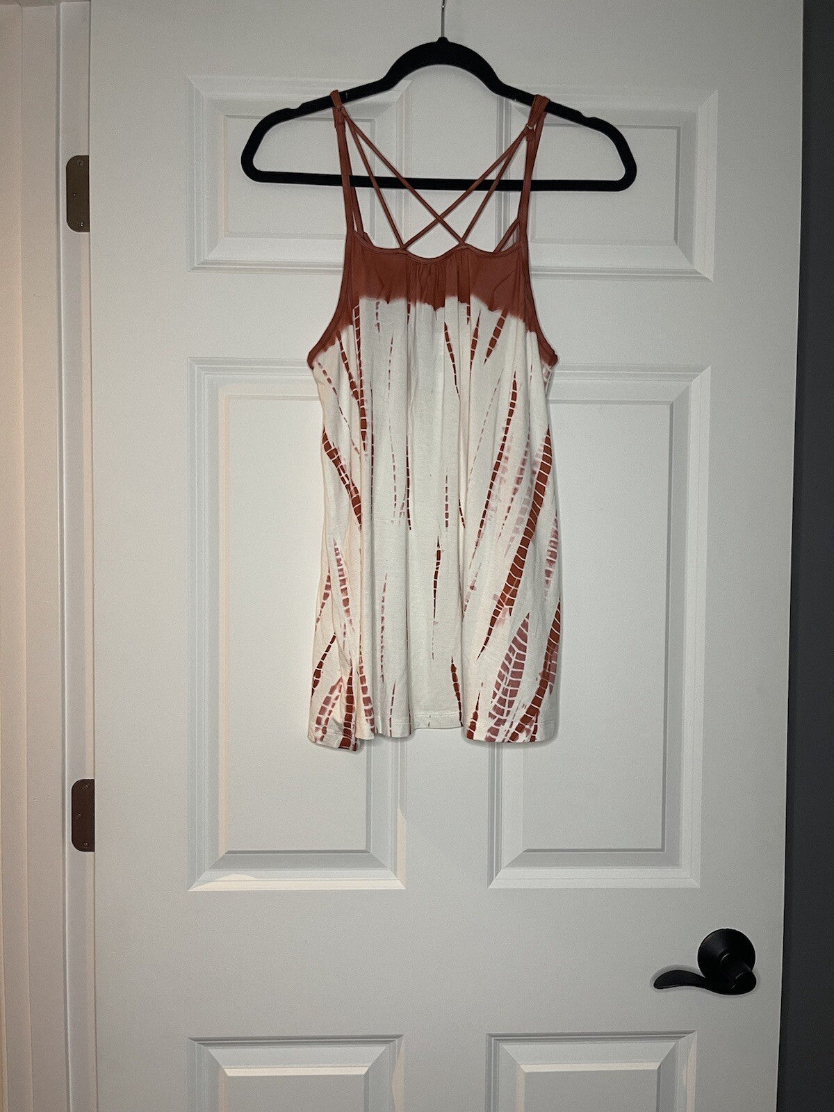 Maurices 24/7 sleeveless blouse rust white criss cross back large NWT