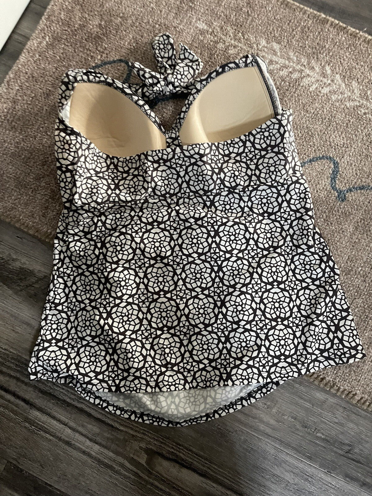 Merona swimsuit top large white and grayish print